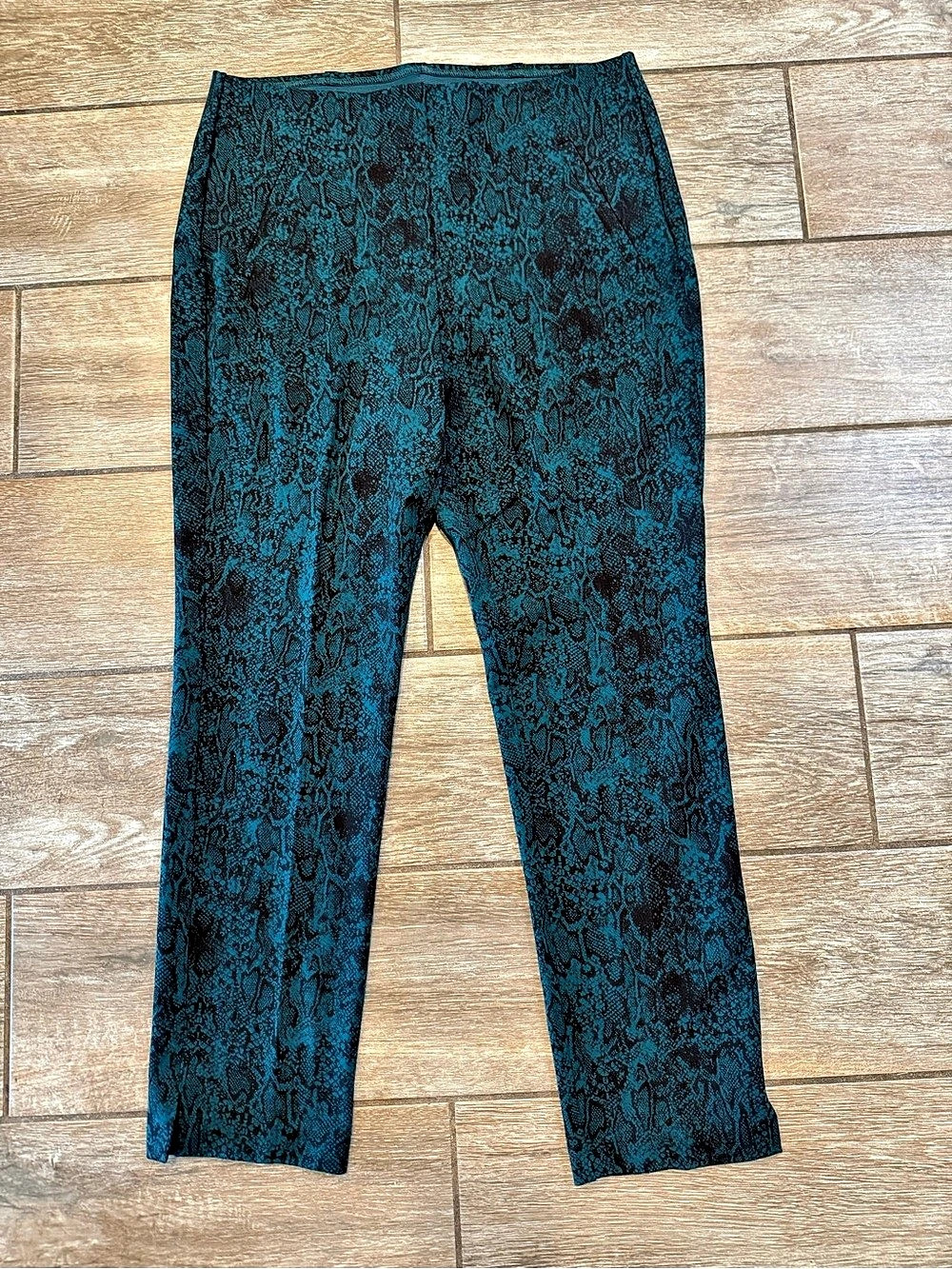 Chico's Animal Print Pants Blue & Black Size 1.5 Like New Gorgeous color
